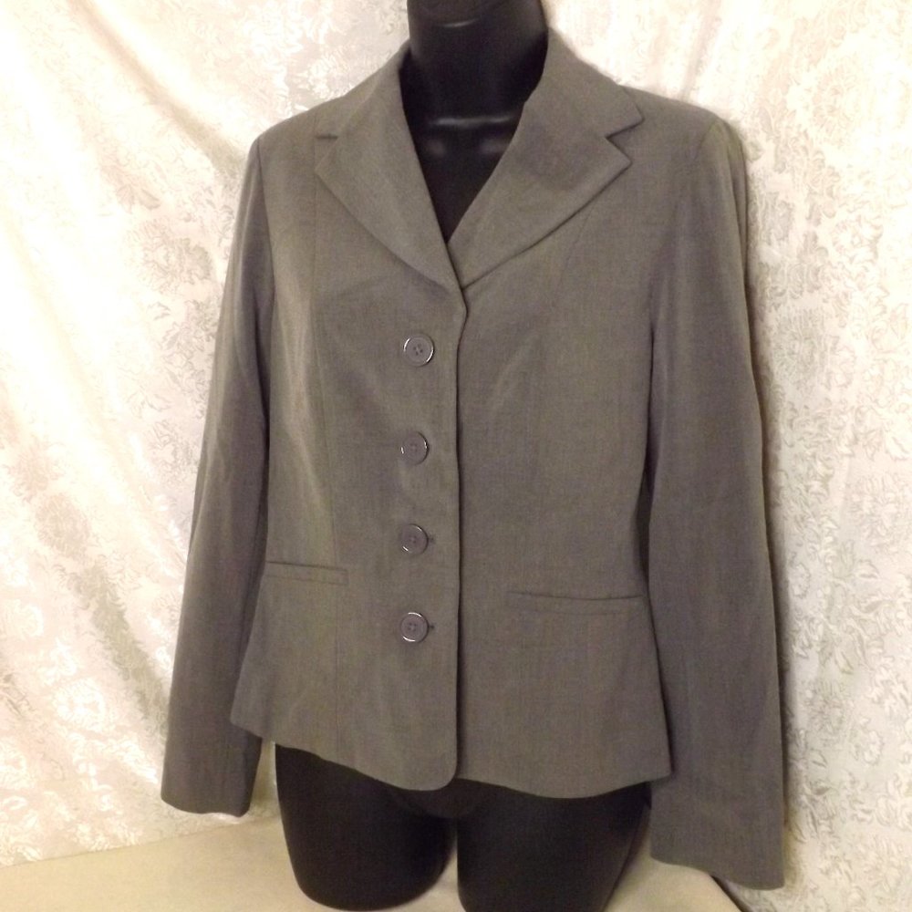 East 5th Essentials- Women's Size 4